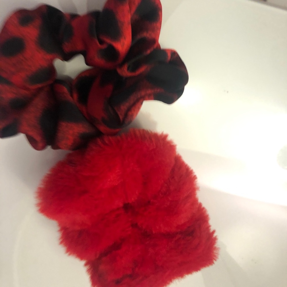 Red scrunchie s